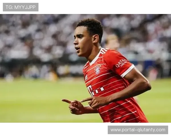 拜仁慕尼黑4-0完胜法兰克福，穆西亚拉复出贡献一条龙进球