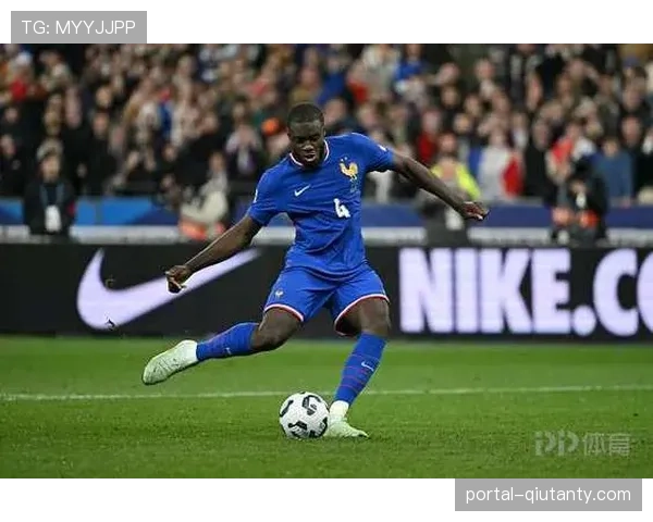 镜头：于帕梅卡诺门线极限解围后怒吼，拯救拜仁