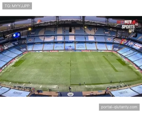 伊蒂哈德球场南看台巨型Tifo致敬球队欧冠十年征程